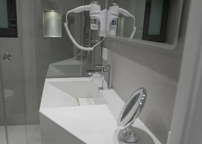 Hotel Central Inn Hotel 4*