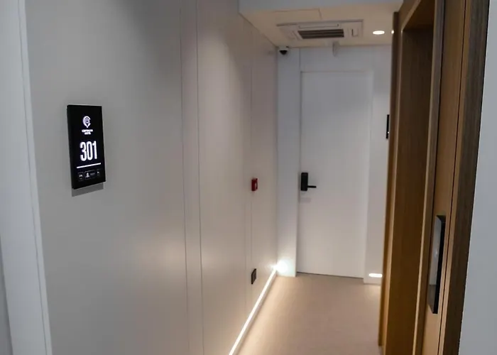 Central Inn Hotel 4* Tirana