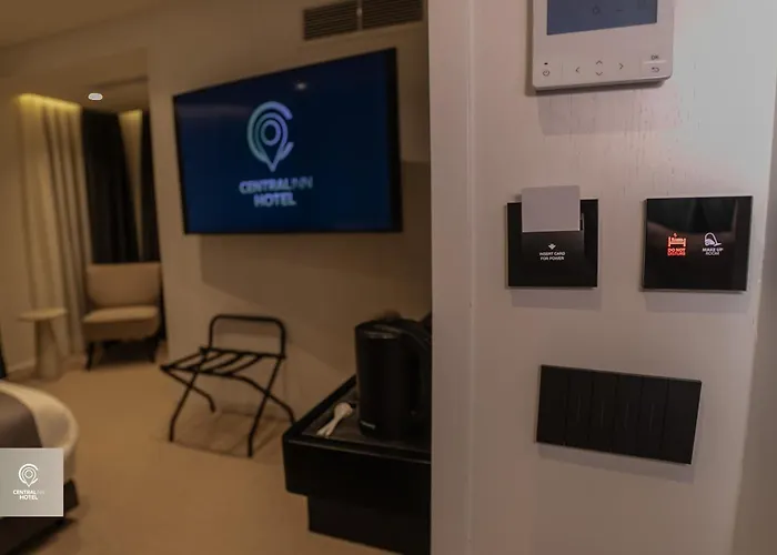 Central Inn Hotel 4*