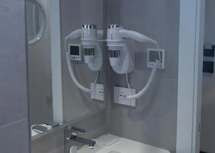 Central Inn Hotel 4*