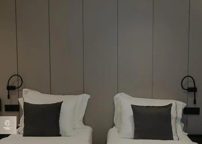 Central Inn Hotel 4* Тирана