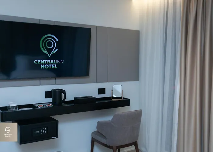 Central Inn Hotel מלון טיראנה