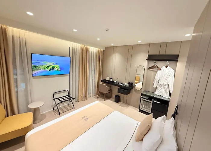 Central Inn Hotel 4* Tiran