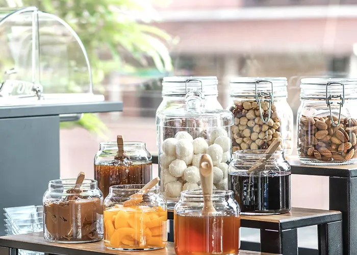 Otel Central Inn Hotel Tiran