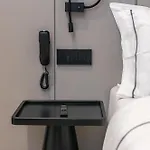 Central Inn Hotel ホテル 4*