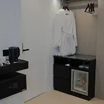 Central Inn Hotel ティラナ