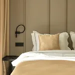 Central Inn Hotel ティラナ