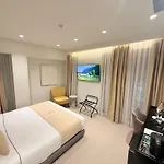 Central Inn Hotel ホテル 4*
