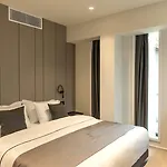 Central Inn Hotel ティラナ