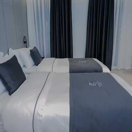 Central Inn Hotel 4*