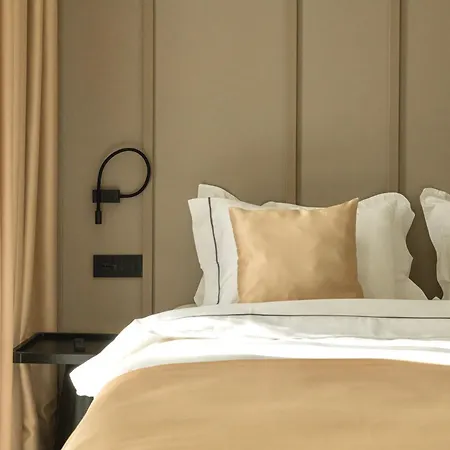 Central Inn Hotel 地拉那