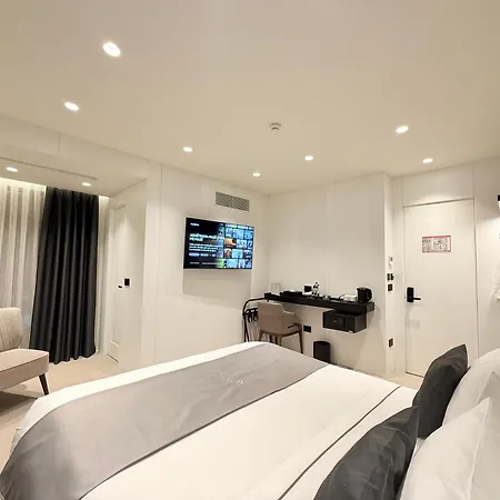 Central Inn Hotel 地拉那