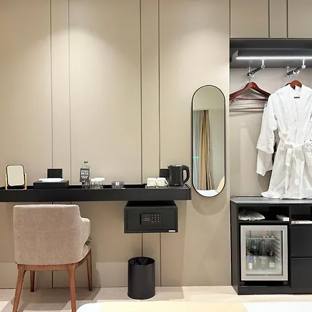 Central Inn Hotel 4* 地拉那