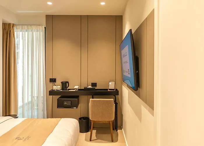 Central Inn Hotel 4*