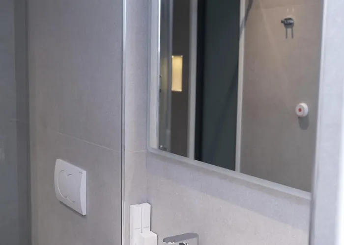 酒店 Central Inn Hotel 地拉那