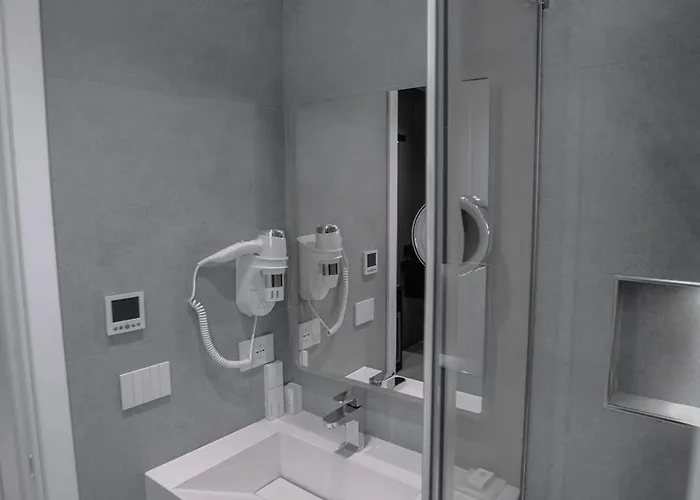 酒店 Central Inn Hotel 地拉那