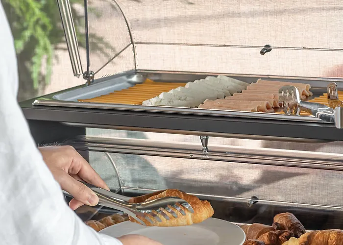 Central Inn Hotel 4* Tirana